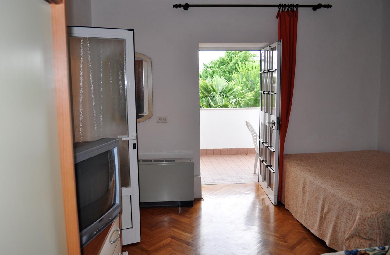 Tri Srca Apartments & Rooms Funtana Dış mekan fotoğraf
